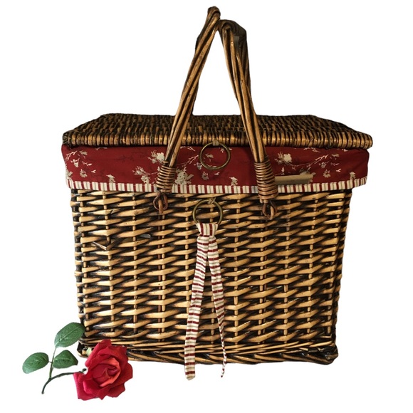 Eddie Bauer | Other | Vtg Picnic Basket Eddie Bauer With Liner Napkins ...